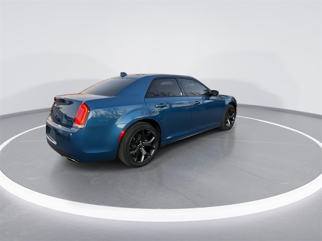 Used 2023 Chrysler 300 Touring L w/ Comfort Group image 8