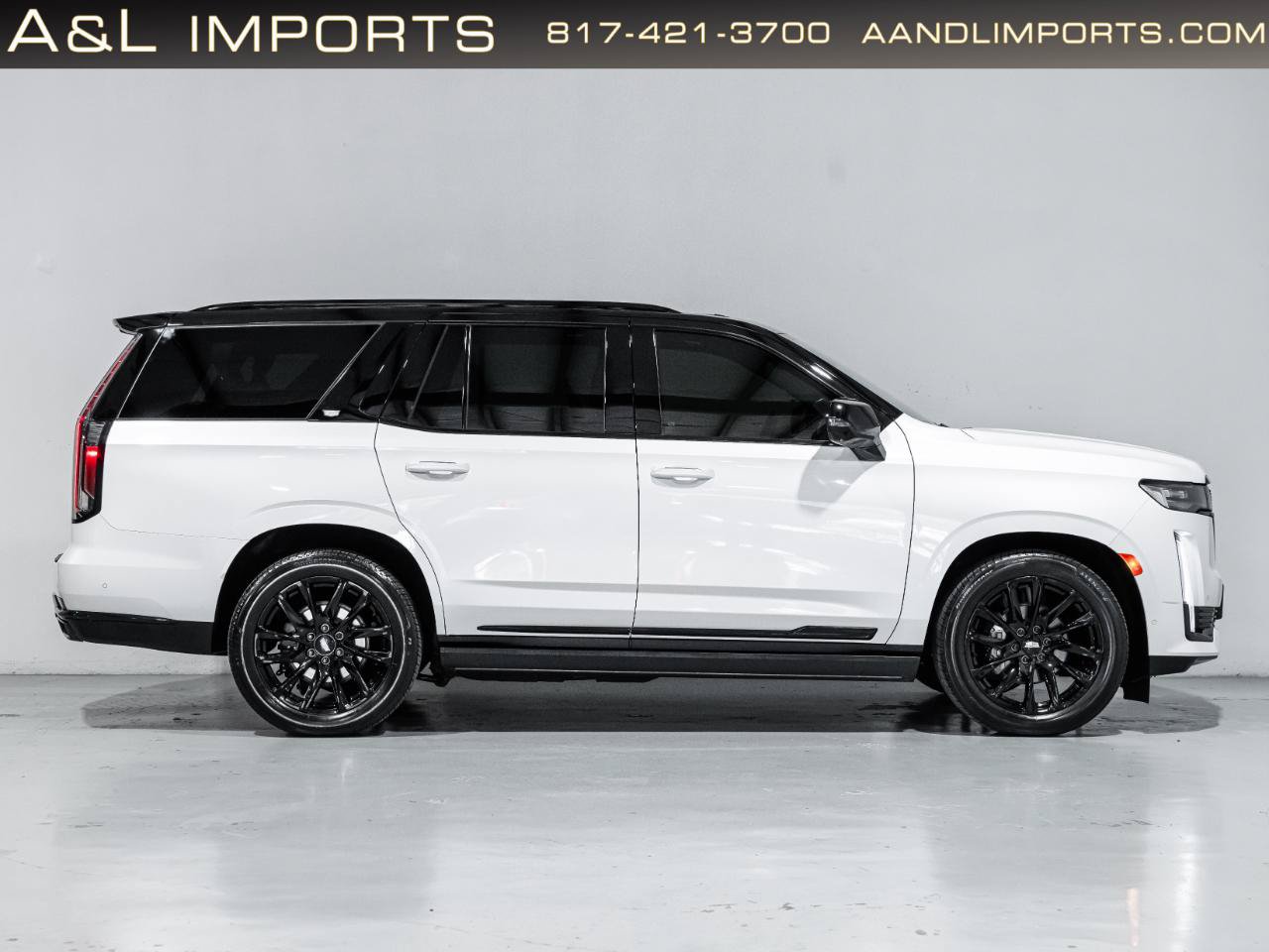 Used 2024 Cadillac Escalade Sport Platinum w/ LPO, ONYX Package AWD/4WD image 9