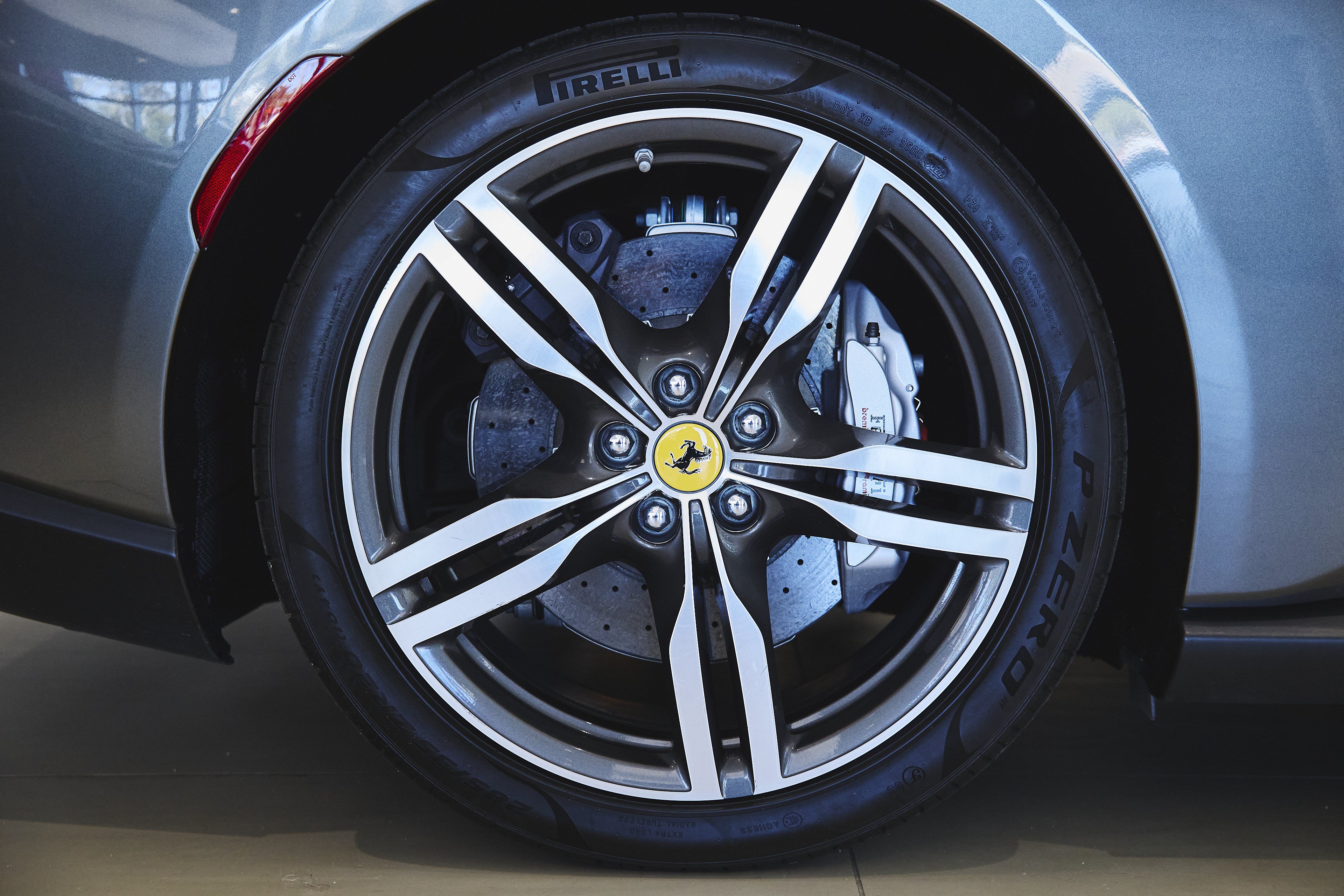 Used 2019 Ferrari Portofino RWD image 48