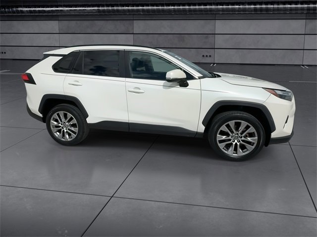 Used 2022 Toyota RAV4 XLE Premium image 9