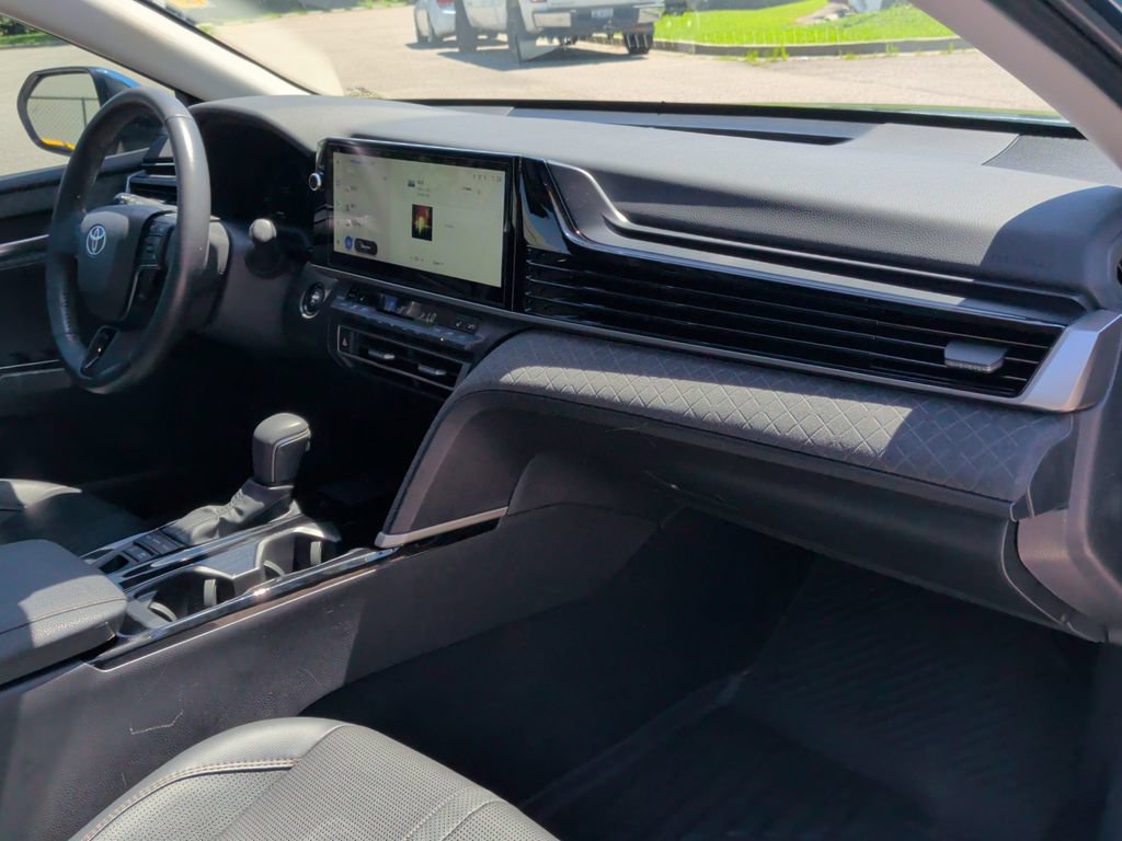 Used 2025 Toyota Camry XLE FWD image 29