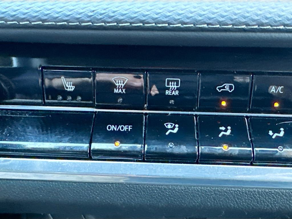 Used 2025 Chevrolet Equinox LT FWD image 20