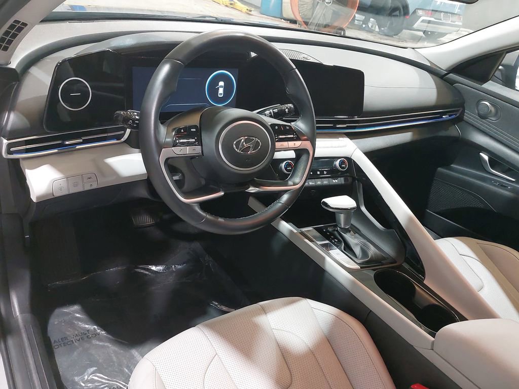 Used 2022 Hyundai Elantra Limited FWD image 15