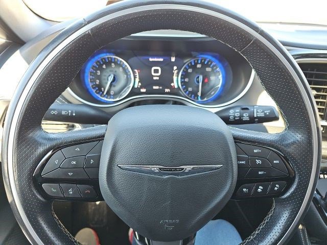 Used 2021 Chrysler Pacifica Limited w/ Uconnect Theater Family Group image 22