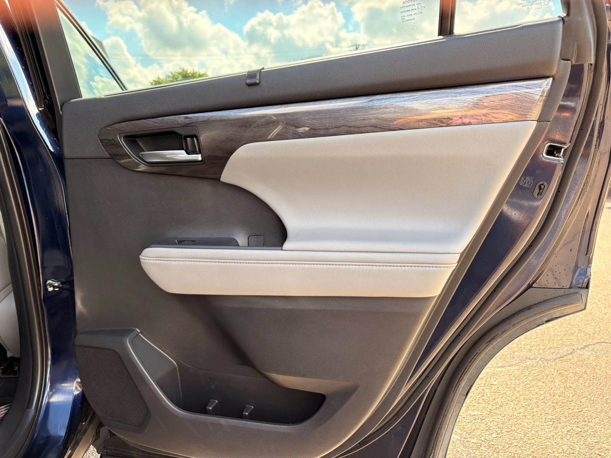 Used 2021 Toyota Highlander Limited AWD/4WD image 10