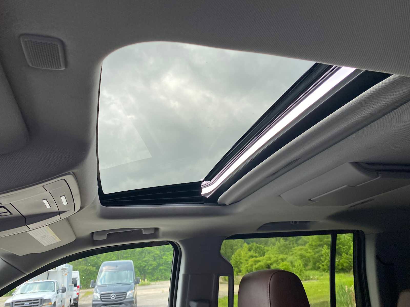 Used 2020 Chevrolet Suburban Premier w/ Premier Plus Edition image 29