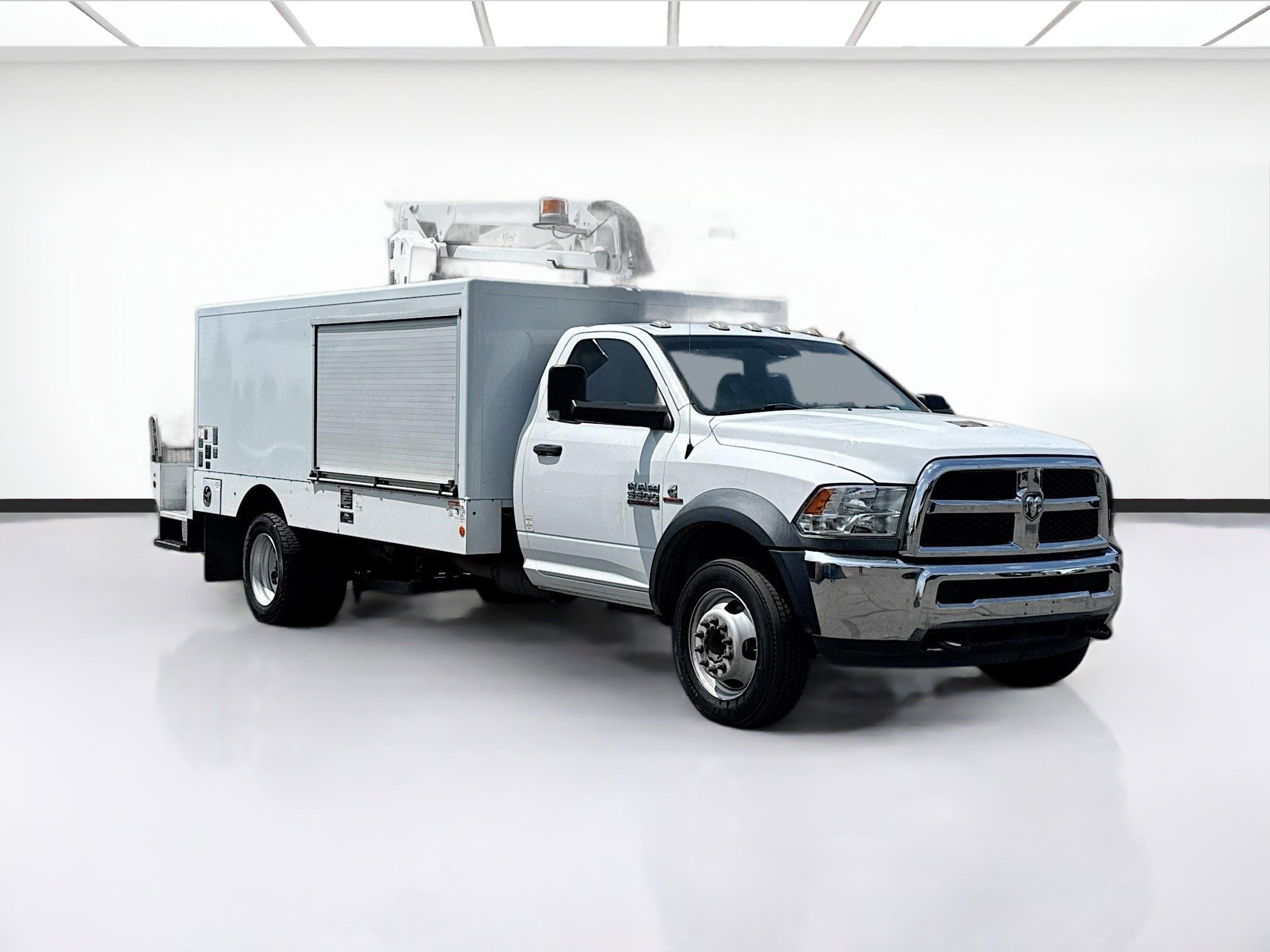 Used 2018 RAM 5500 Tradesman w/ Power & Remote Entry Group image 3