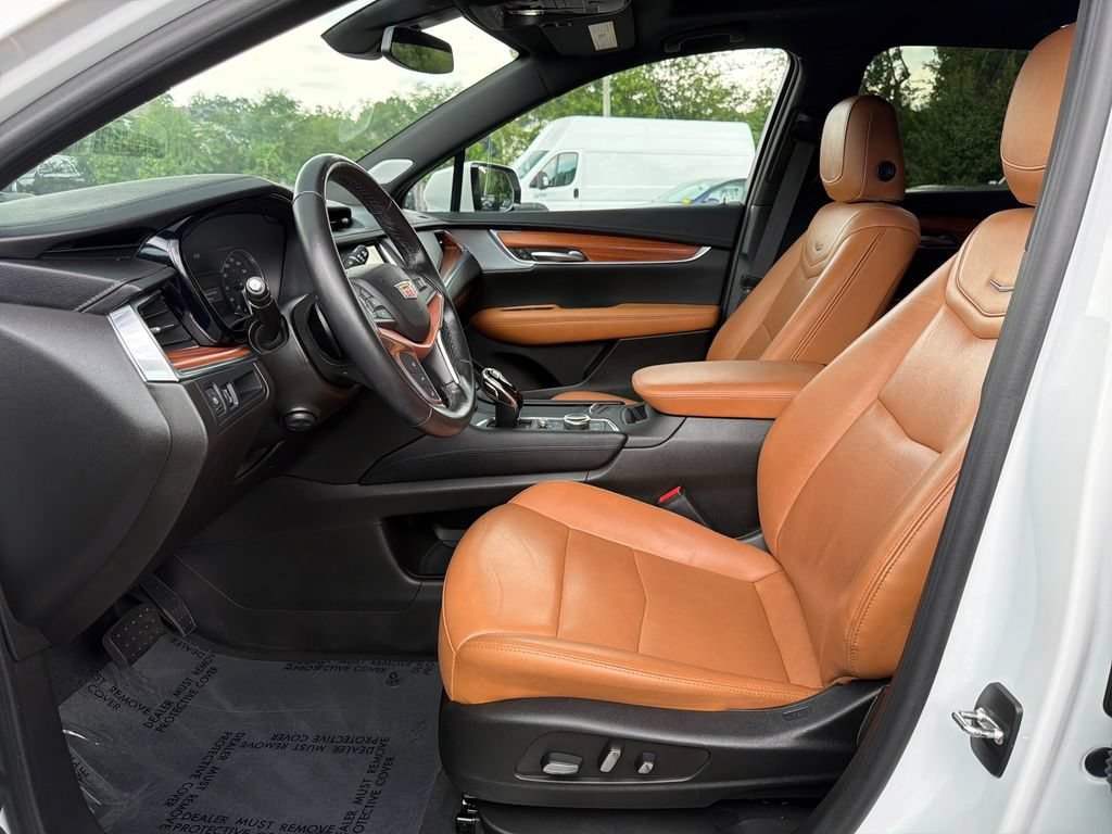 Certified 2023 Cadillac XT5 Premium Luxury AWD/4WD image 3