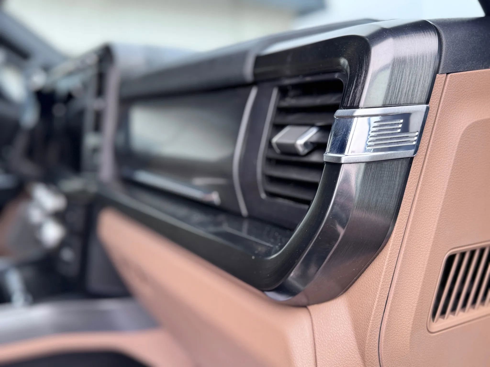 Used 2023 Ford F250 Lariat w/ Chrome Package image 39