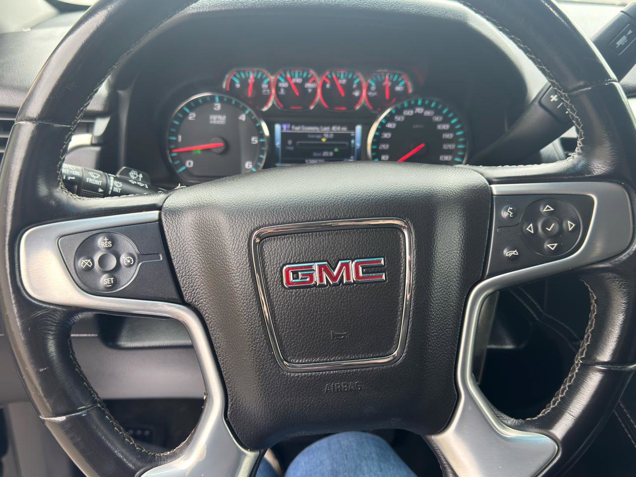 Used 2018 GMC Yukon SLE AWD/4WD image 14