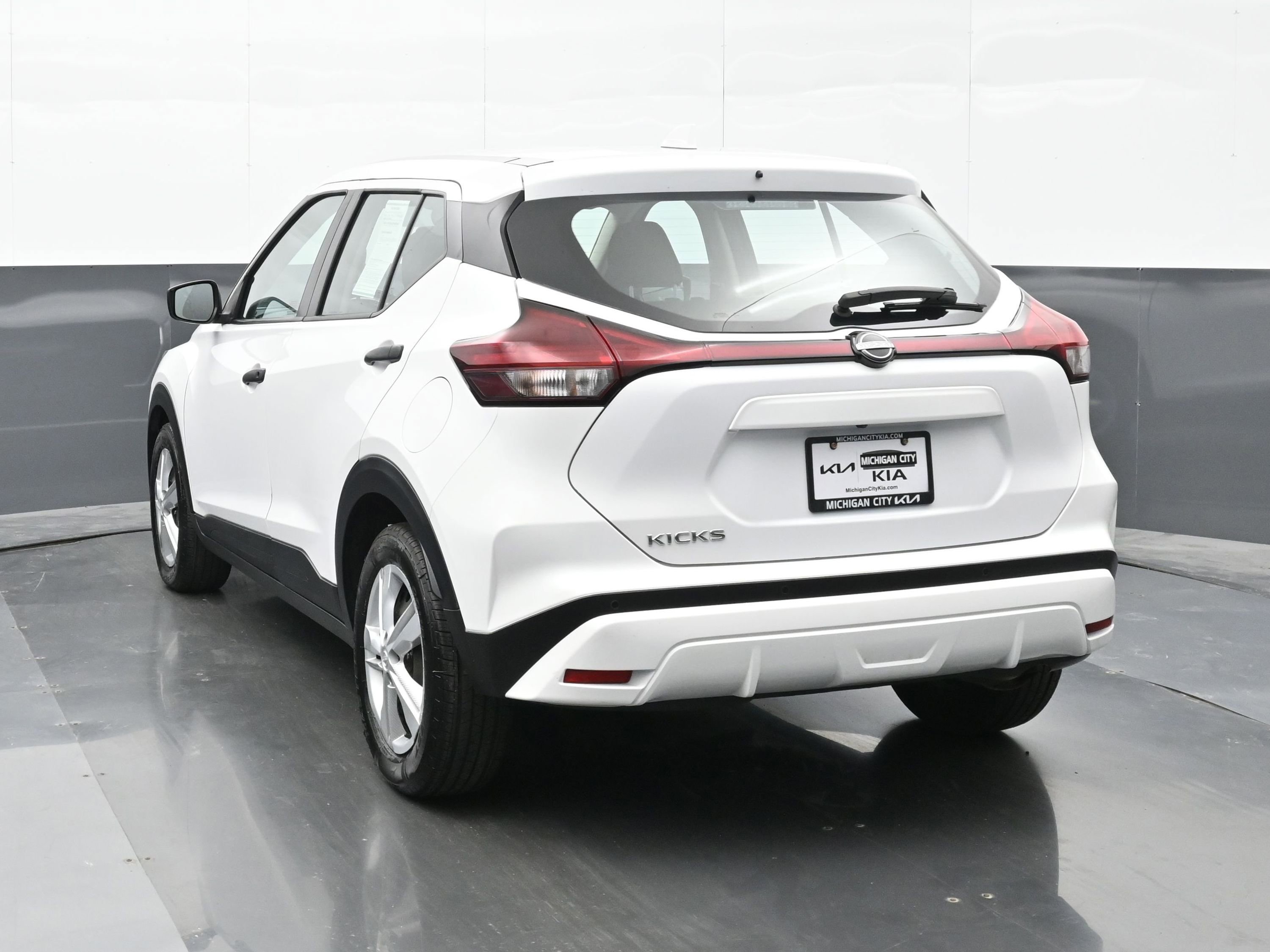 Used 2022 Nissan Kicks S FWD image 2
