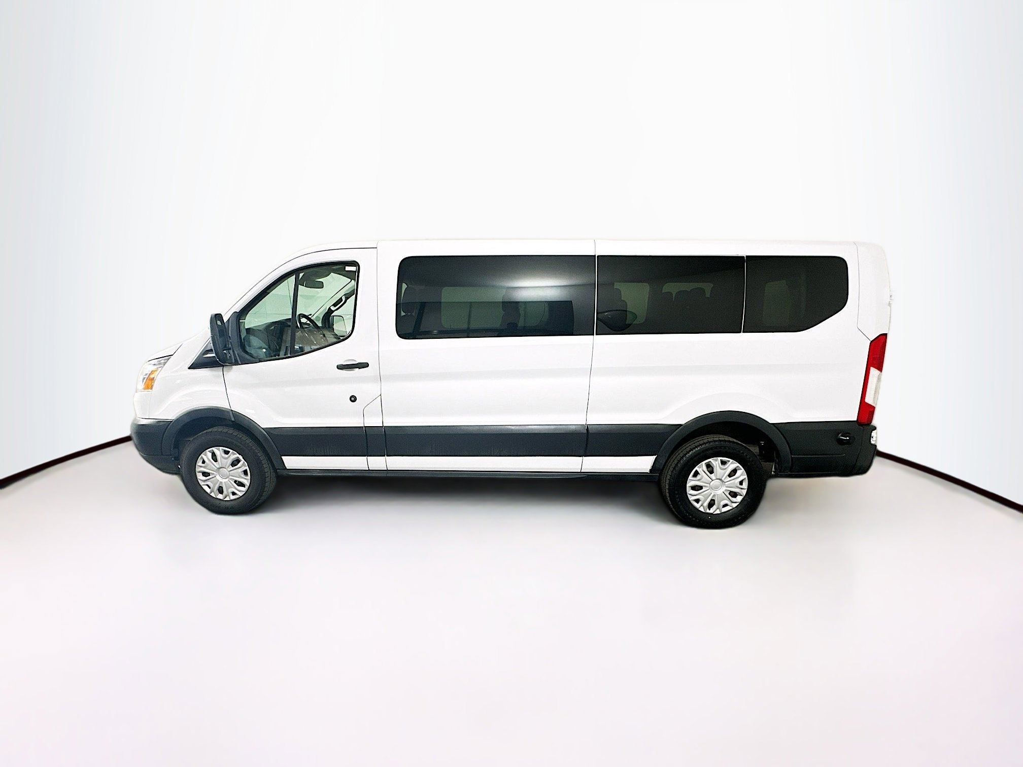 Used 2017 Ford Transit 350 XLT image 4