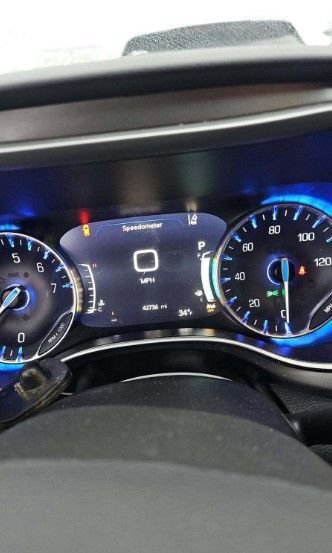 Used 2024 Chrysler Pacifica Touring-L image 20