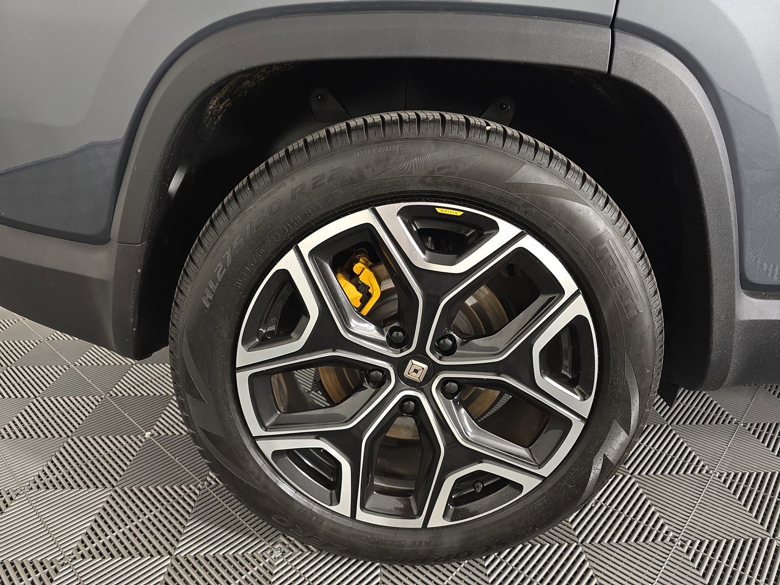 Used 2023 Rivian R1S Adventure image 12