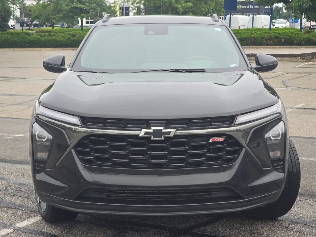 Used 2025 Chevrolet Trax RS w/ Driver Confidence Package FWD image 9