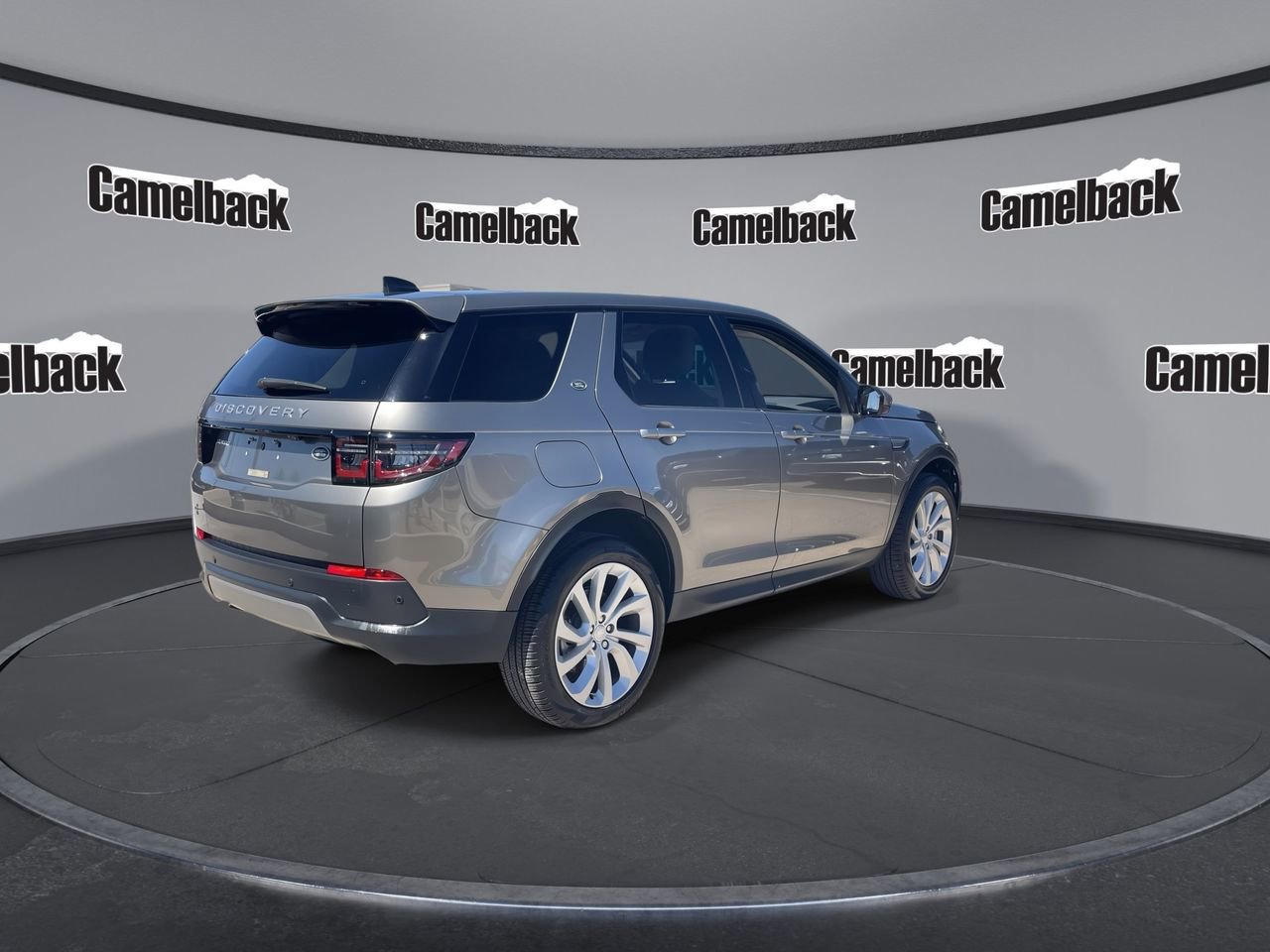 Used 2023 Land Rover Discovery Sport SE image 7