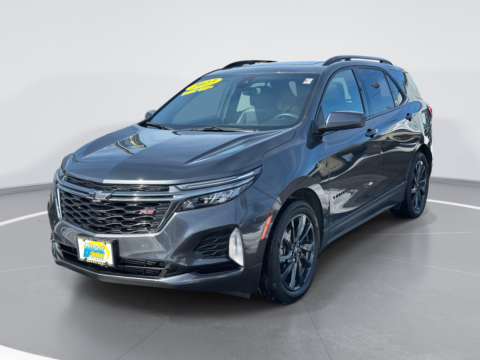 Used 2023 Chevrolet Equinox RS FWD image 3