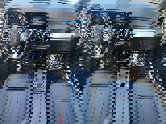 Used 2022 Mercedes-Benz GLB 250 image 10