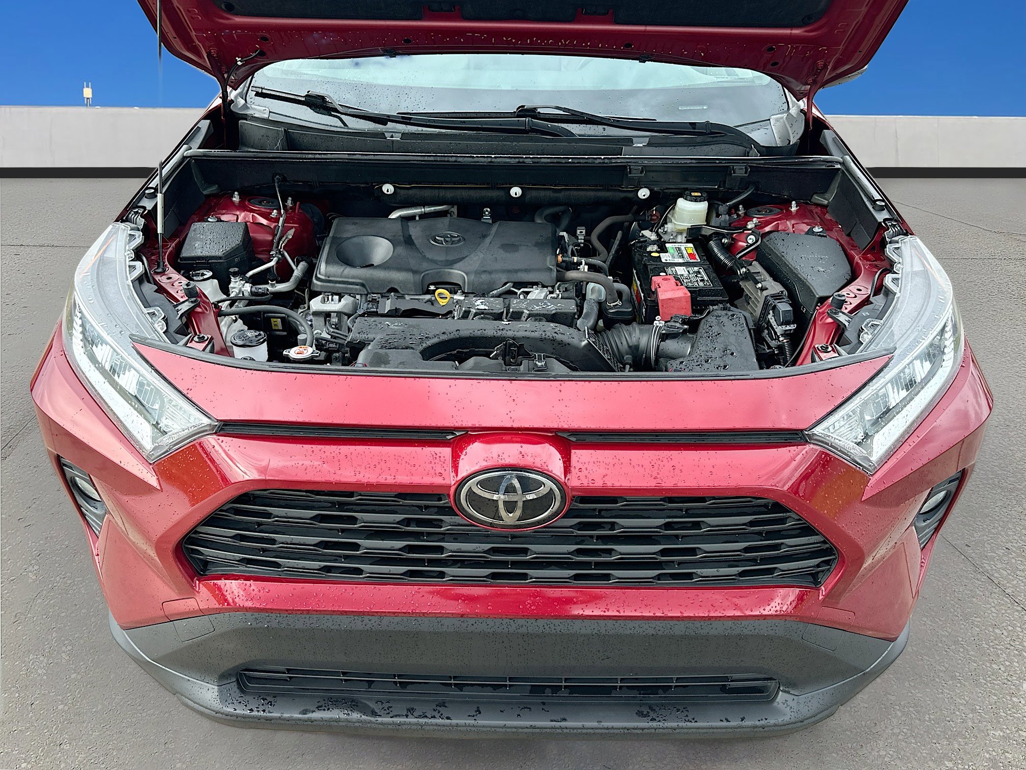 Used 2020 Toyota RAV4 XLE Premium image 29