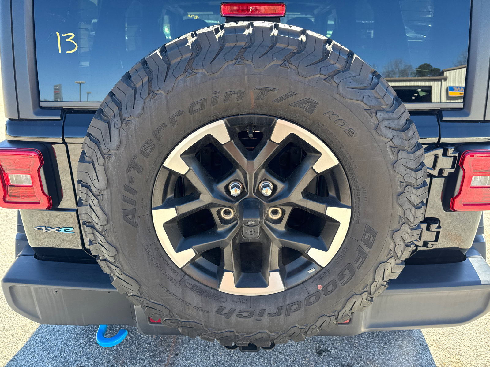 Used 2025 Jeep Wrangler Unlimited Rubicon 4xe w/ Convenience Group AWD/4WD image 18