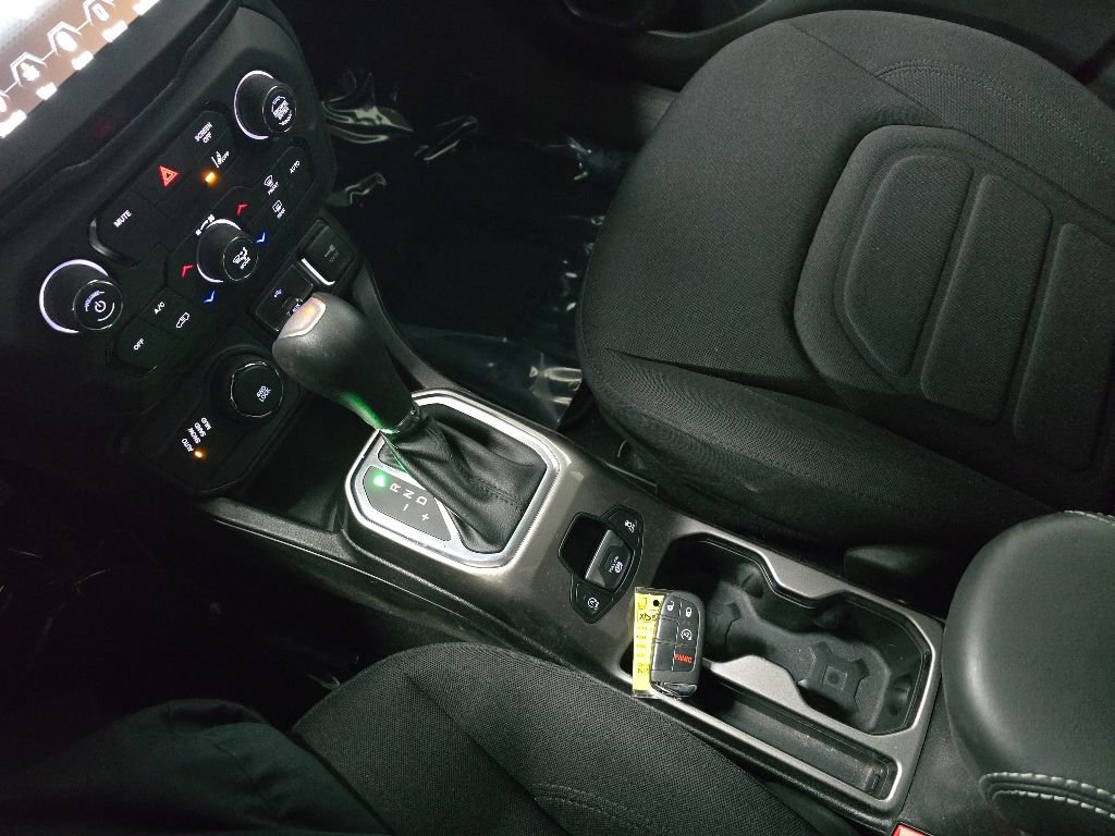 Used 2022 Jeep Renegade Latitude AWD/4WD image 27