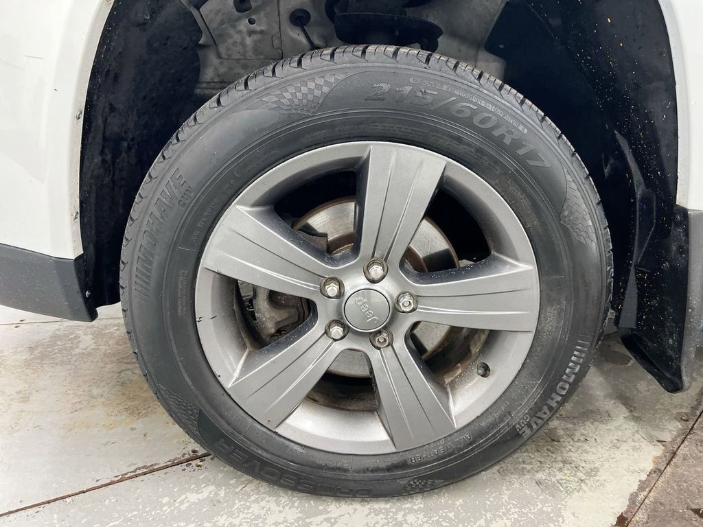 Used 2016 Jeep Compass Latitude image 24