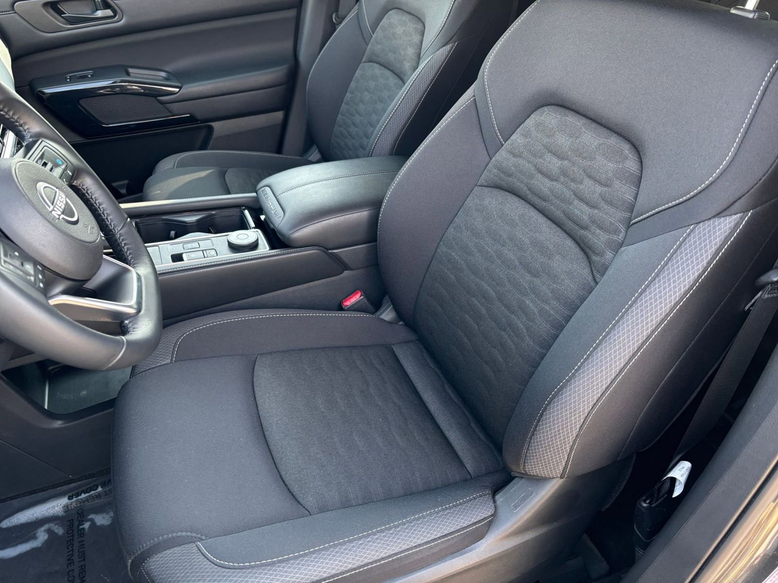 Used 2025 Nissan Pathfinder SV image 39