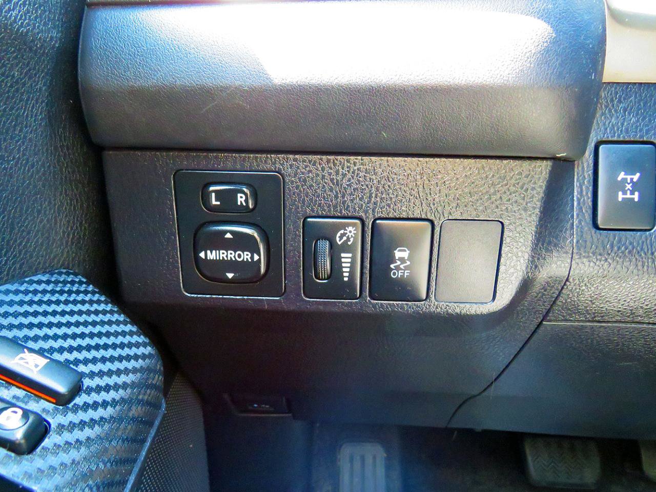 Used 2015 Toyota RAV4 LE image 26