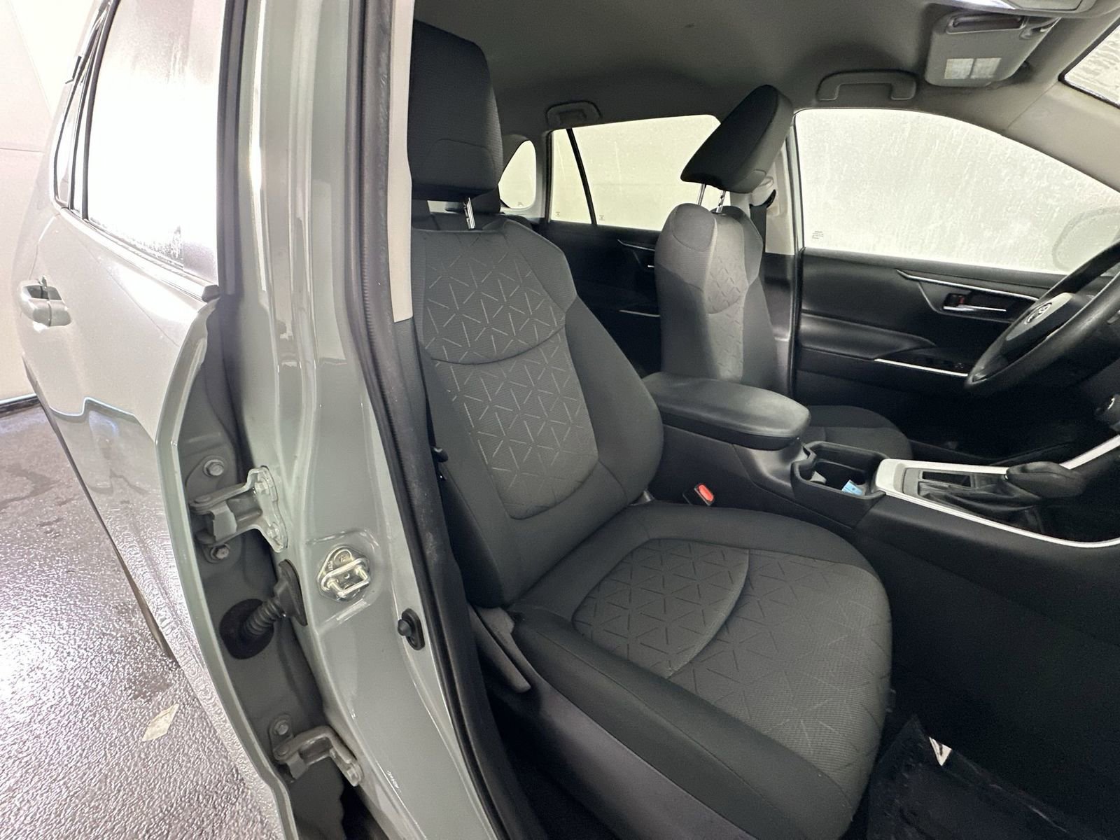 Used 2020 Toyota RAV4 XLE image 36