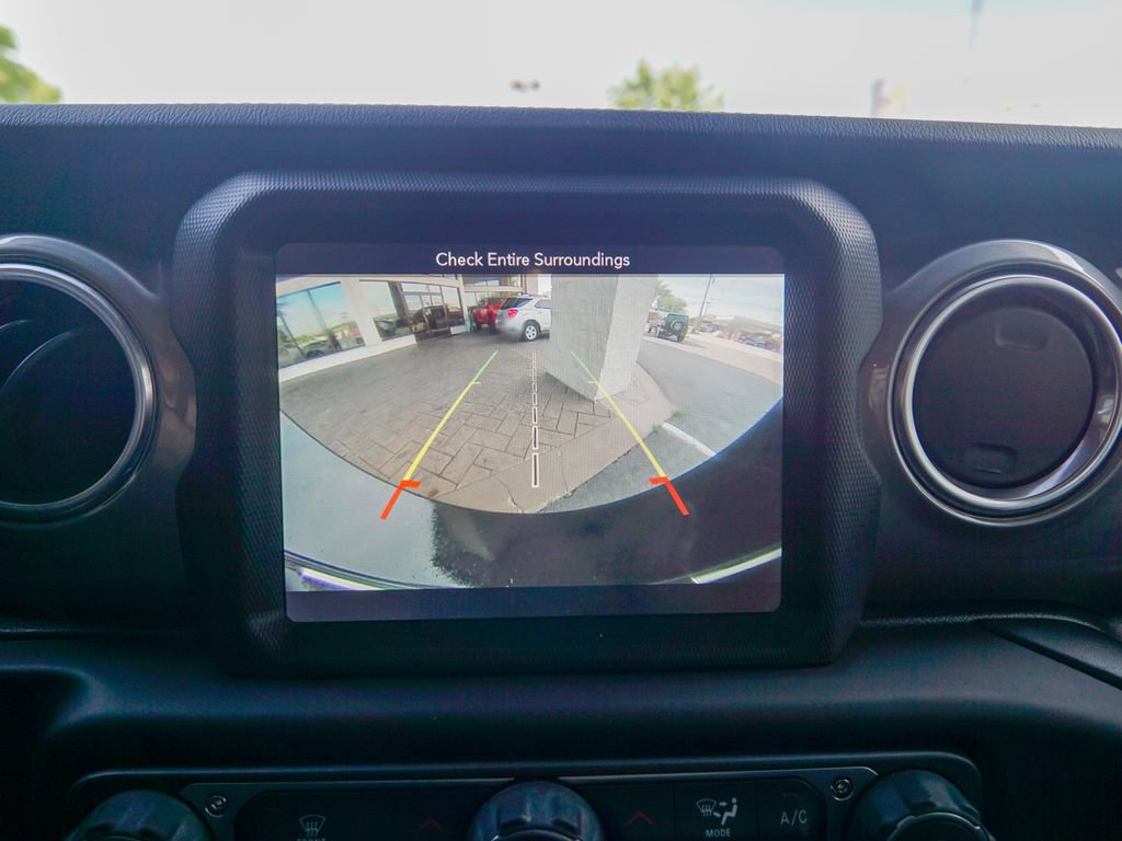 Used 2018 Jeep Wrangler Unlimited Sahara w/ Uconnect 4C Nav & Sound Group AWD/4WD image 26