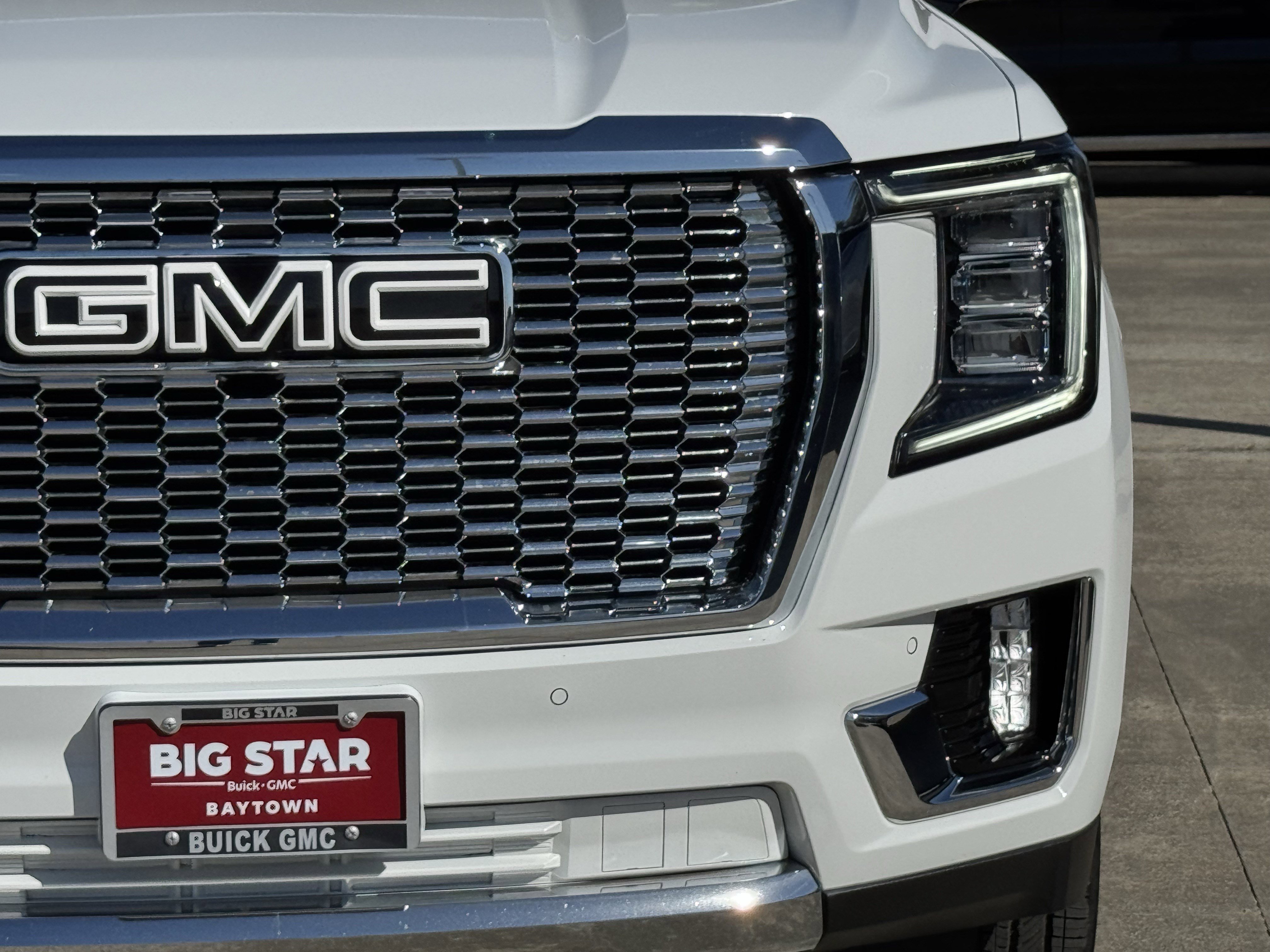 Used 2024 GMC Yukon XL SLE w/ Gmc Pro Safety Plus Package image 5