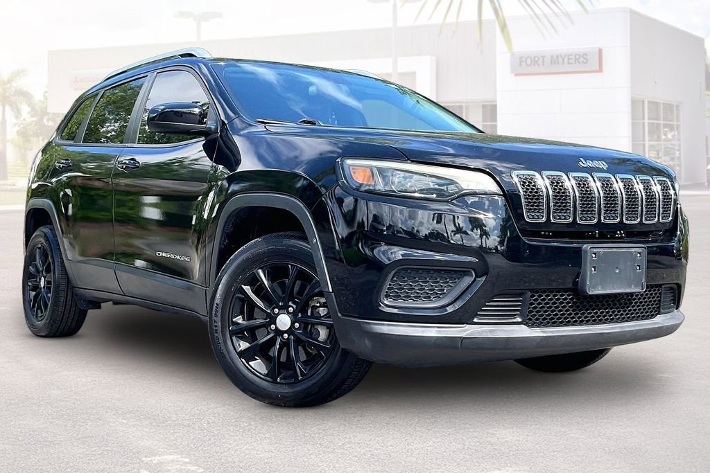 Used 2020 Jeep Cherokee Latitude FWD image 1