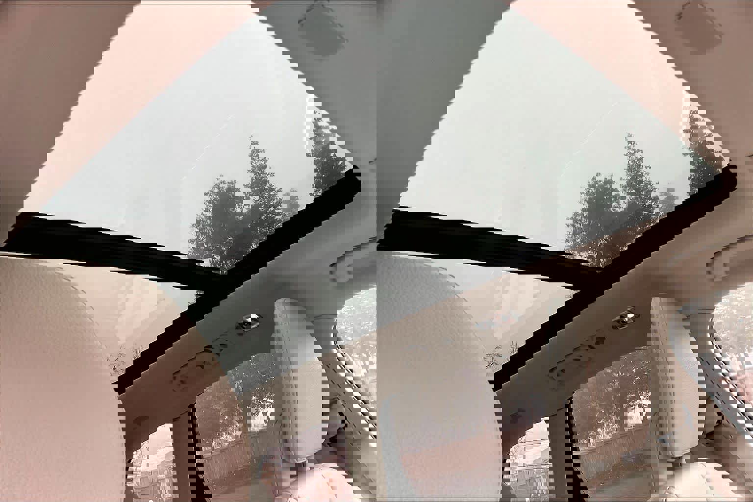 Used 2018 Volvo XC60 T8 Inscription w/ Advanced Package image 25