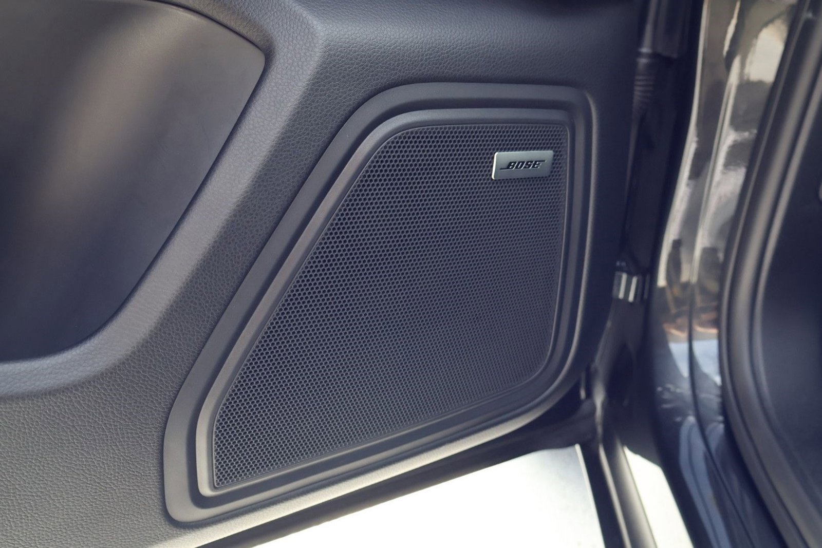 Certified 2025 Porsche Macan image 14