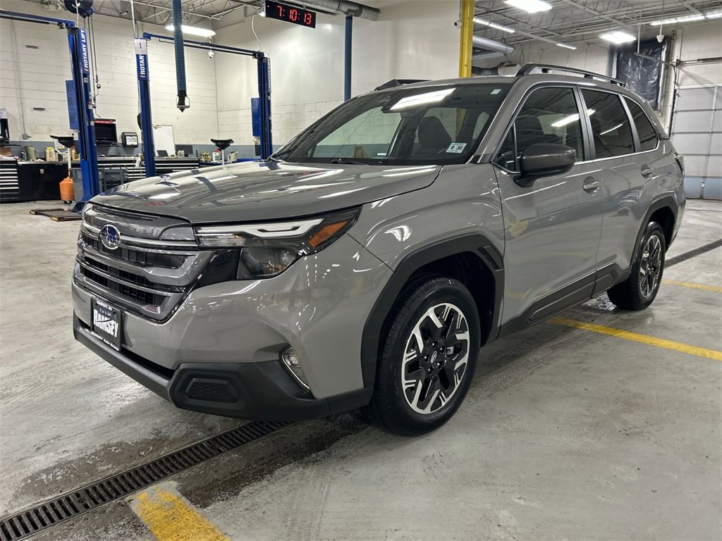 Used 2025 Subaru Forester Premium image 4