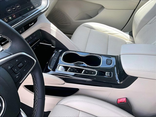 Used 2021 Buick Envision Essence FWD image 15