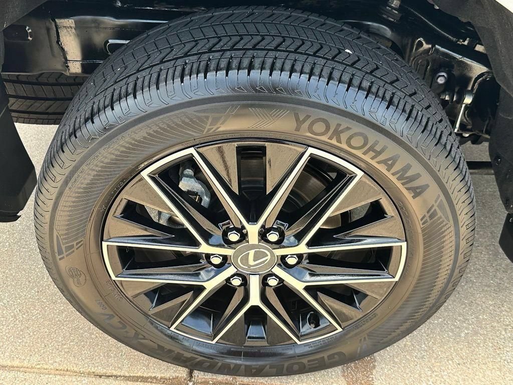 Used 2024 Lexus GX 550 w/ Accessory Package (2T) AWD/4WD image 28
