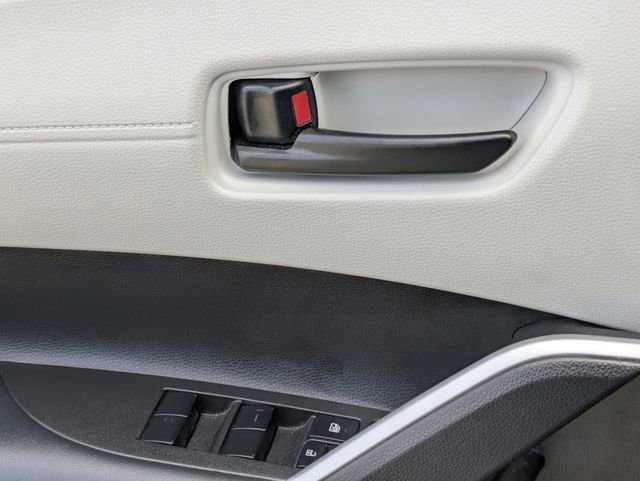 Used 2025 Toyota Corolla Cross L image 24