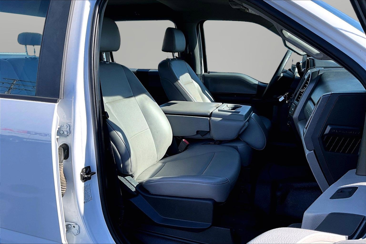 Used 2020 Ford F350 Lariat image 7