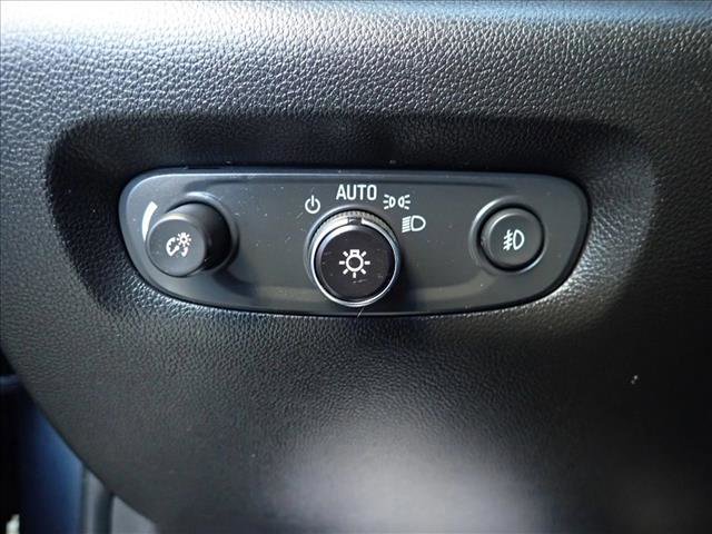 Used 2020 Chevrolet Traverse LT w/ Driver Confidence II Package AWD/4WD image 26