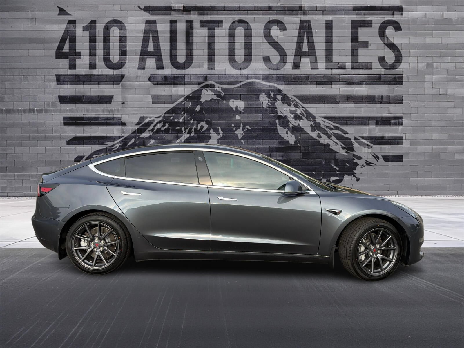 Used 2018 Tesla Model 3 Long Range RWD image 2