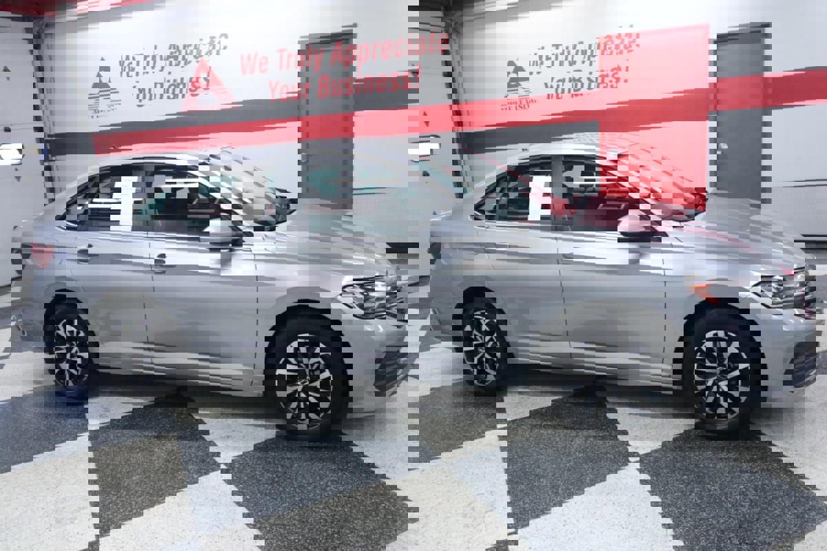 Used 2024 Volkswagen Jetta S image 33