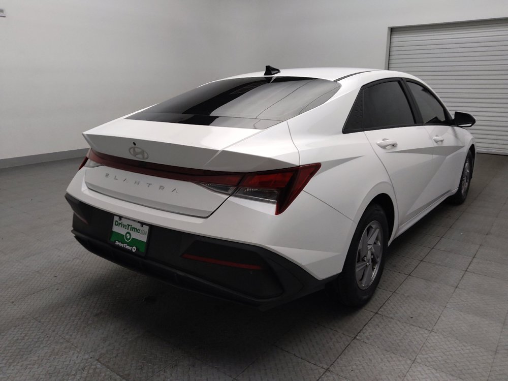 Used 2024 Hyundai Elantra SE FWD image 9