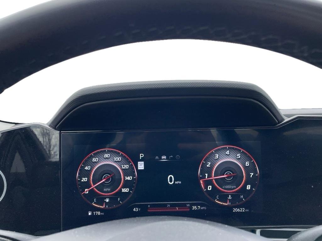 Used 2025 Hyundai Elantra Limited image 6