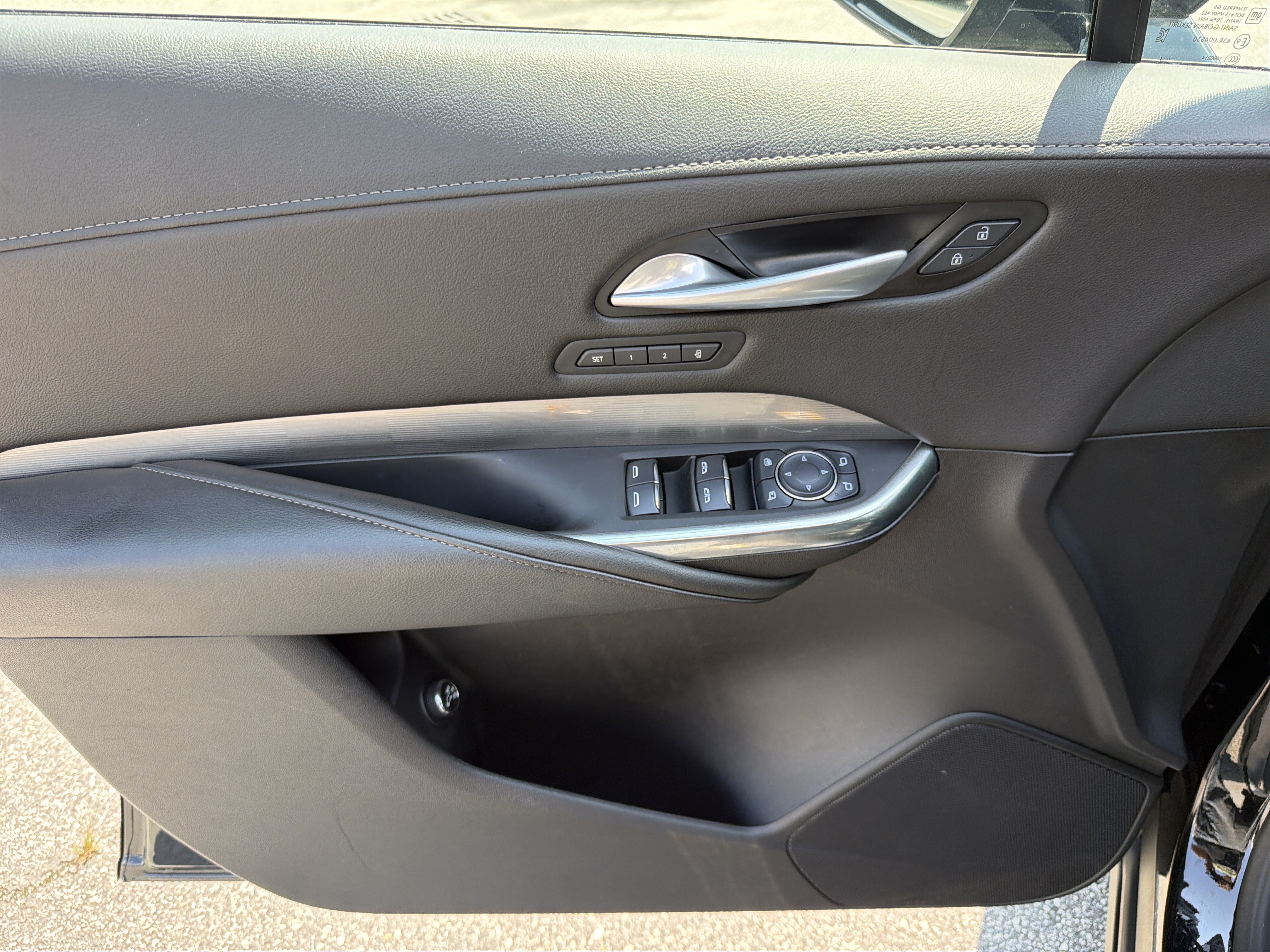 Used 2025 Cadillac XT4 Premium Luxury FWD image 3