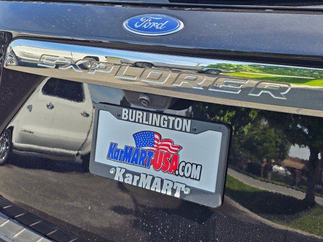 Used 2023 Ford Explorer XLT w/ Equipment Group 202A AWD/4WD image 17