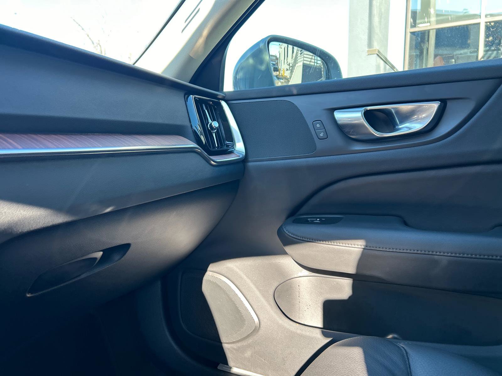 Used 2025 Volvo V60 B5 Cross Country Plus image 19