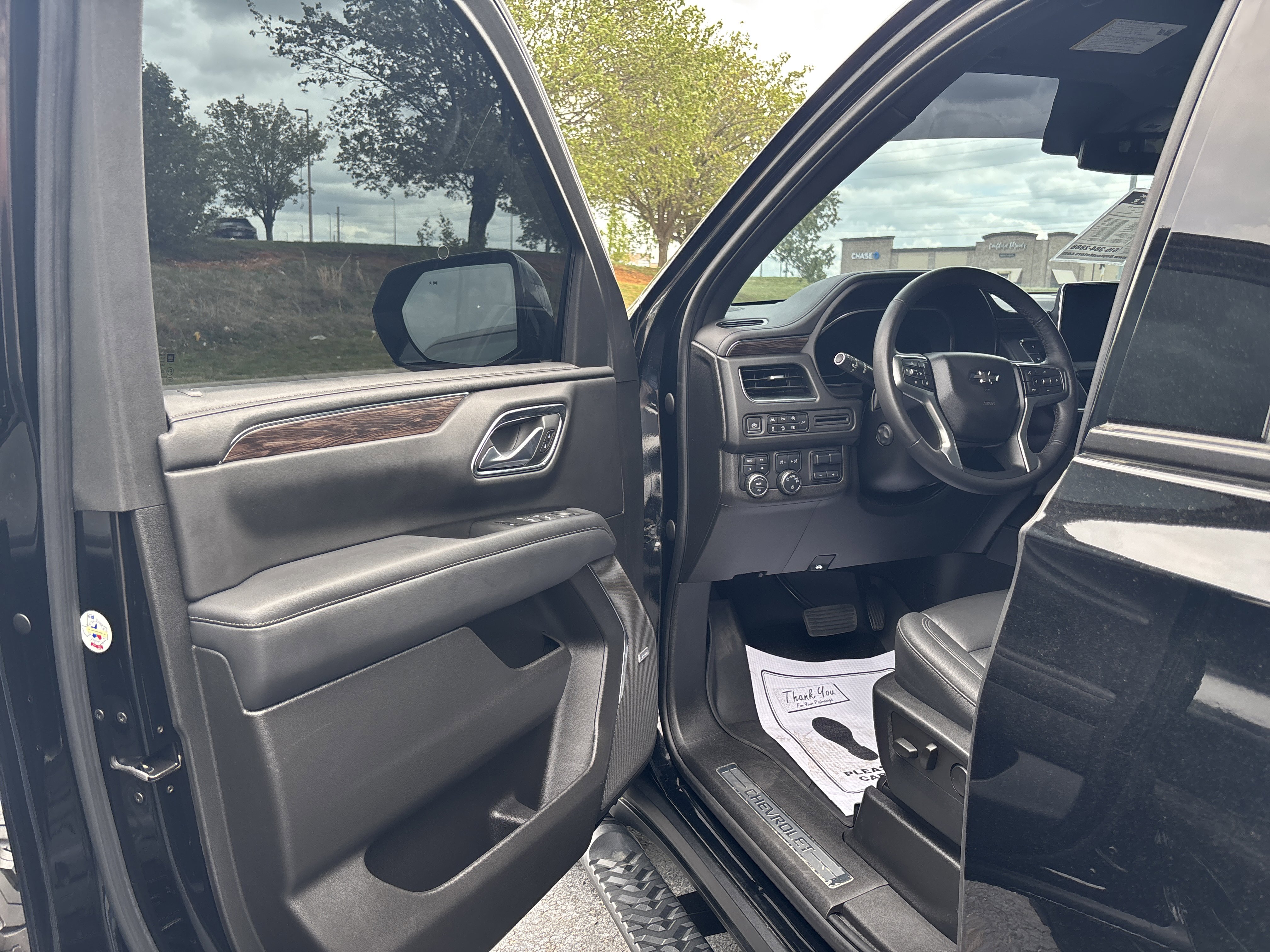 Used 2022 Chevrolet Suburban Z71 w/ Off-Road Capability Package AWD/4WD image 26