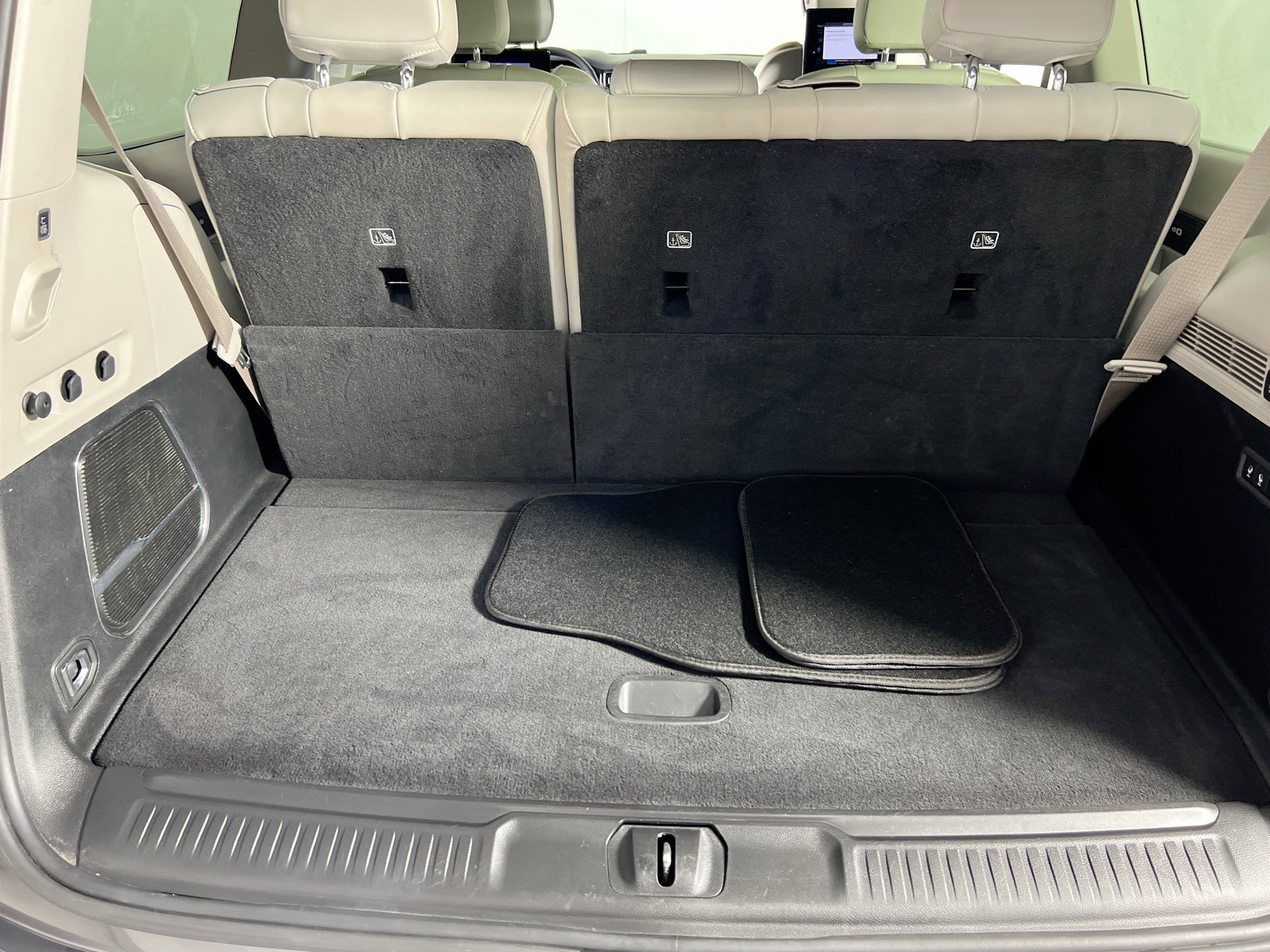 Used 2022 Jeep Wagoneer Series III w/ Rear Seat Video Group 1 image 27