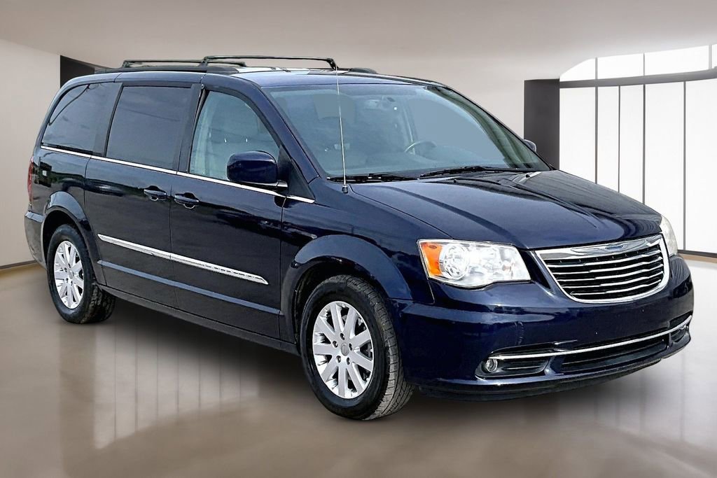 Used 2014 Chrysler Town & Country Touring FWD image 11
